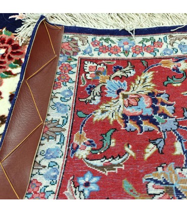 Tapete persa Isfahan com design floral – artesanato excepcional do Oriente Médio